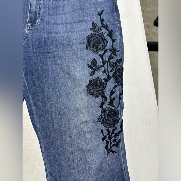 Simply Vera Wang Skinny Jeans Black Lace APPLIQUÉ On Side of legs blue size 18W - Picture 3 of 10